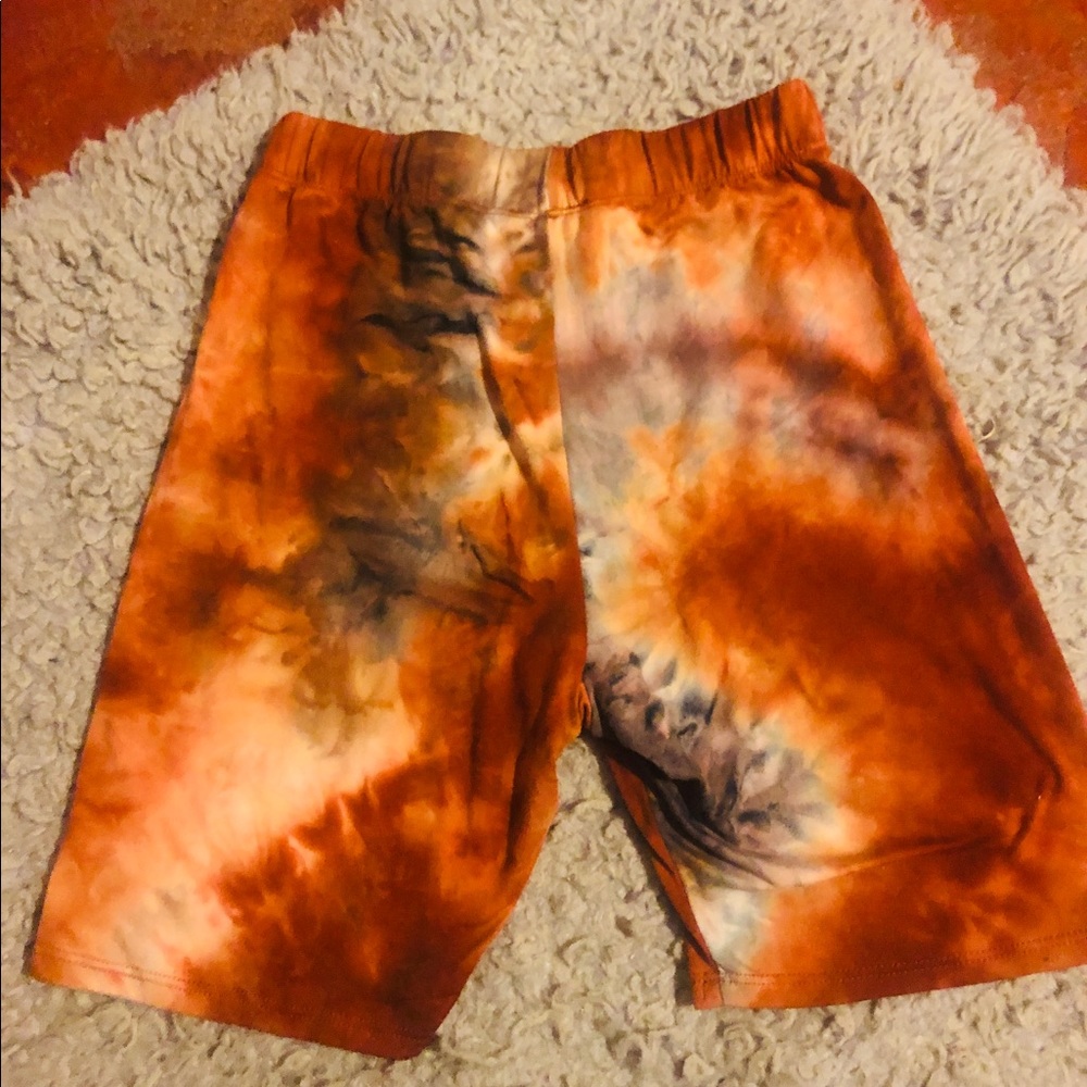 walking away tie dye biker shorts rust/combo